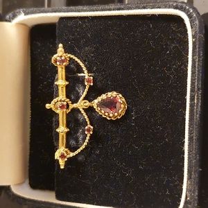 14 K Amethyst brooch